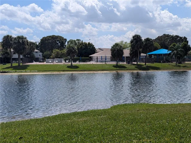 $2,800 | 641 Northwest 105th Way, Unit 641, Pembroke Pines, FL 33026