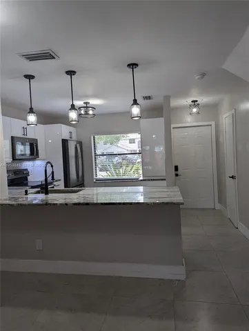 $2,800 | 641 Northwest 105th Way, Unit 641, Pembroke Pines, FL 33026