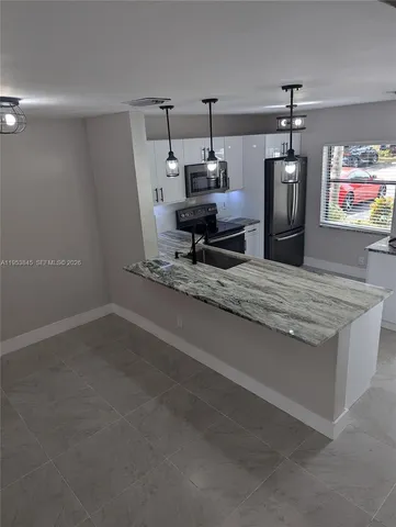 $2,800 | 641 Northwest 105th Way, Unit 641, Pembroke Pines, FL 33026