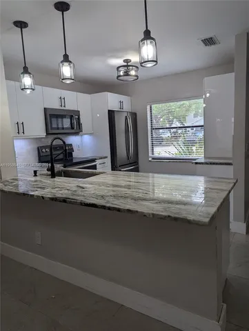 $2,800 | 641 Northwest 105th Way, Unit 641, Pembroke Pines, FL 33026