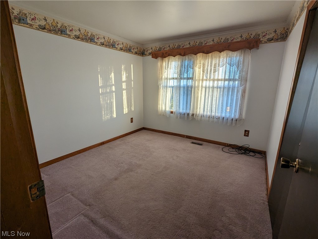 53154 Key Bellaire Road Bellaire, OH 43906 - Photo 18 of 43 Carpeted spare room featuring ornamental molding