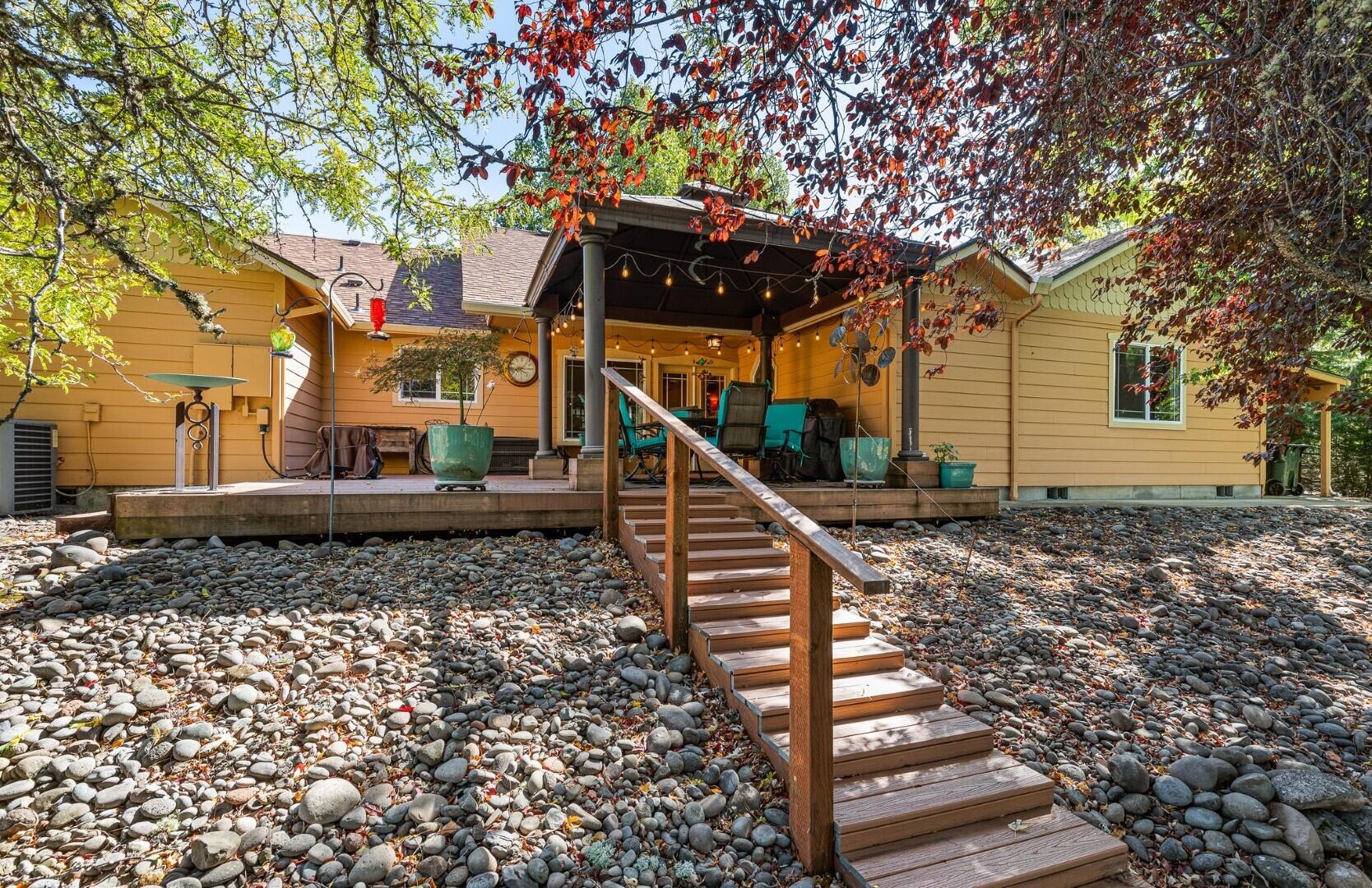 15638 Jones Road White City, OR 97503 - Photo 10 of 65 7 - West Porch w-Stairs