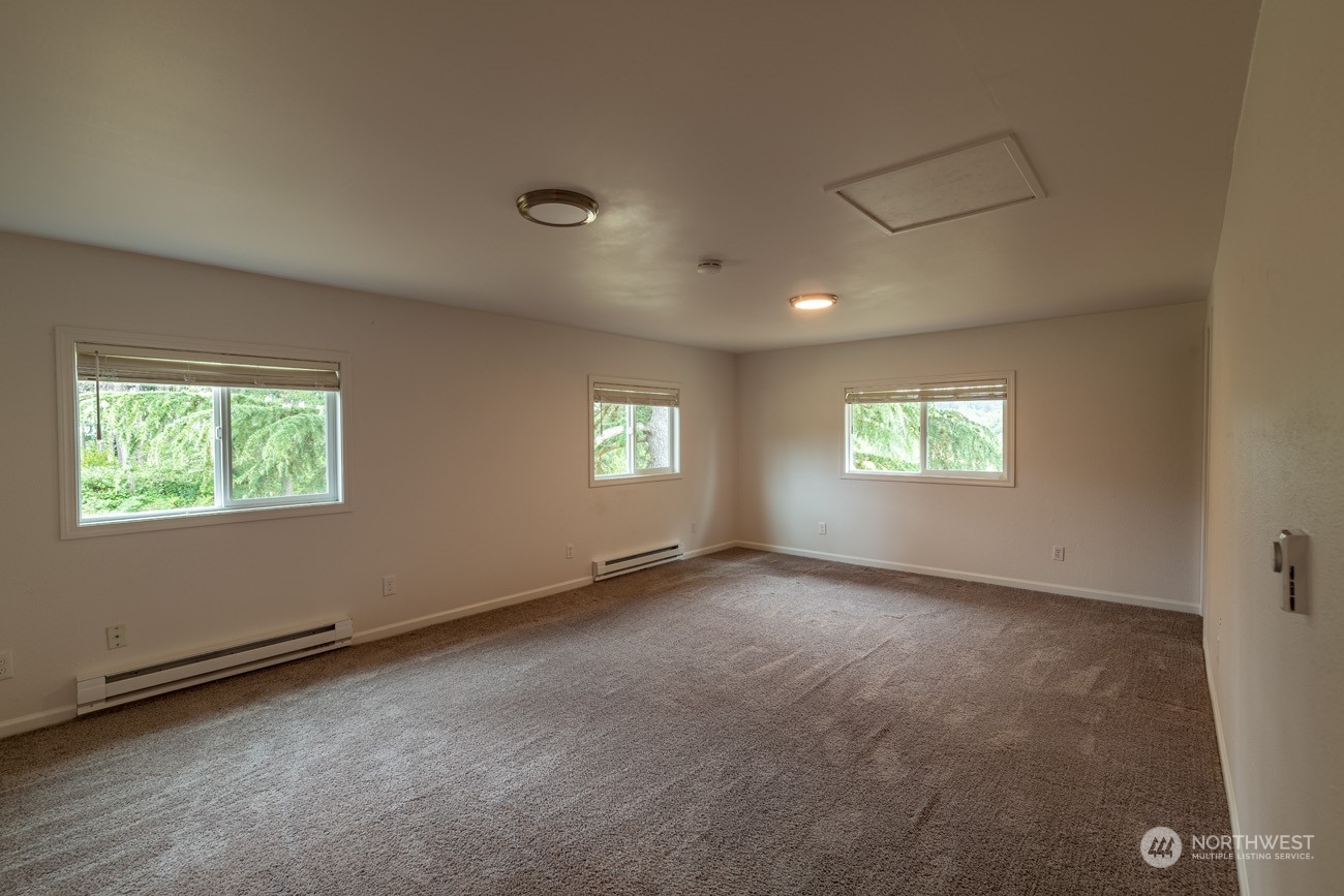 139 West Frostad Road Oak Harbor, WA 98277 - Photo 17 of 39 an empty room with a window