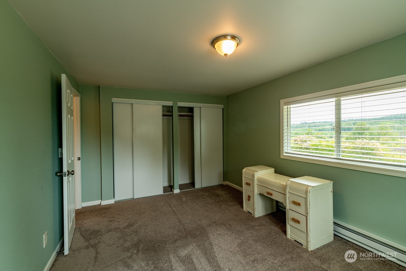 139 West Frostad Road Oak Harbor, WA 98277 - Photo 23 of 39 a view of a livingroom with a big room