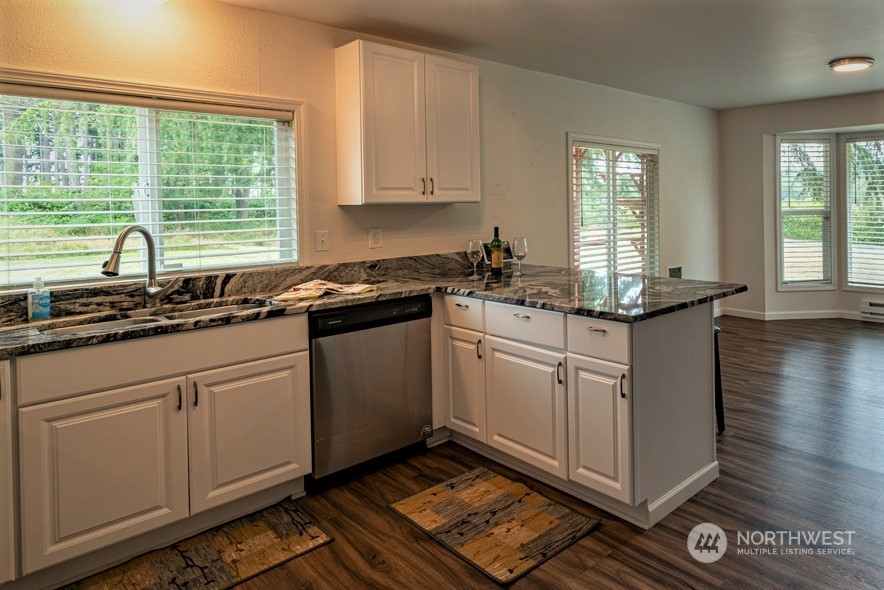 139 West Frostad Road Oak Harbor, WA 98277 - Photo 4 of 39 a kitchen with stainless steel appliances granite countertop a sink stove and cabinets