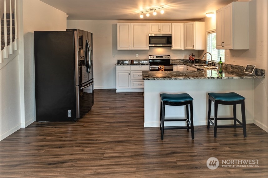 139 West Frostad Road Oak Harbor, WA 98277 - Photo 5 of 39 a kitchen with stainless steel appliances granite countertop a refrigerator stove microwave and sink
