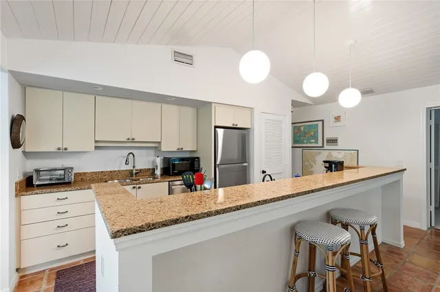 $9,000 | 1195 Winding Oaks Circle East, Unit 308, Vero Beach, FL 32963