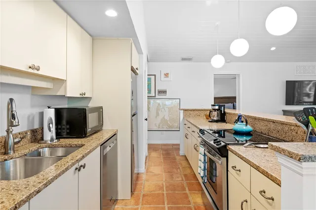 $9,000 | 1195 Winding Oaks Circle East, Unit 308, Vero Beach, FL 32963