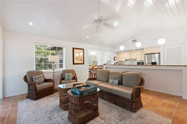 $9,000 | 1195 Winding Oaks Circle East, Unit 308, Vero Beach, FL 32963