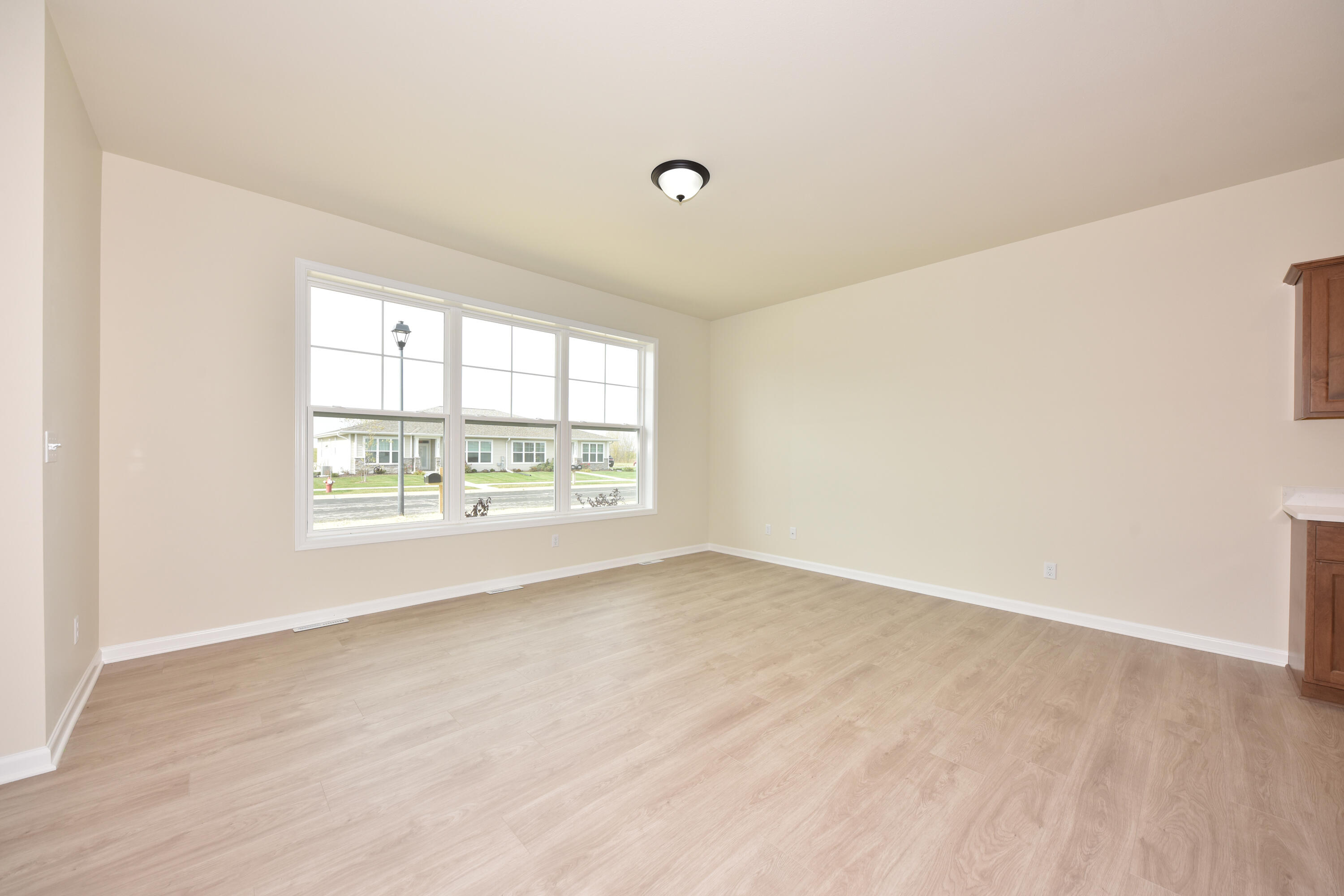 615 Hunter Oaks Boulevard, Unit B Watertown, WI 53094 - Photo 10 of 39 EUP_9312