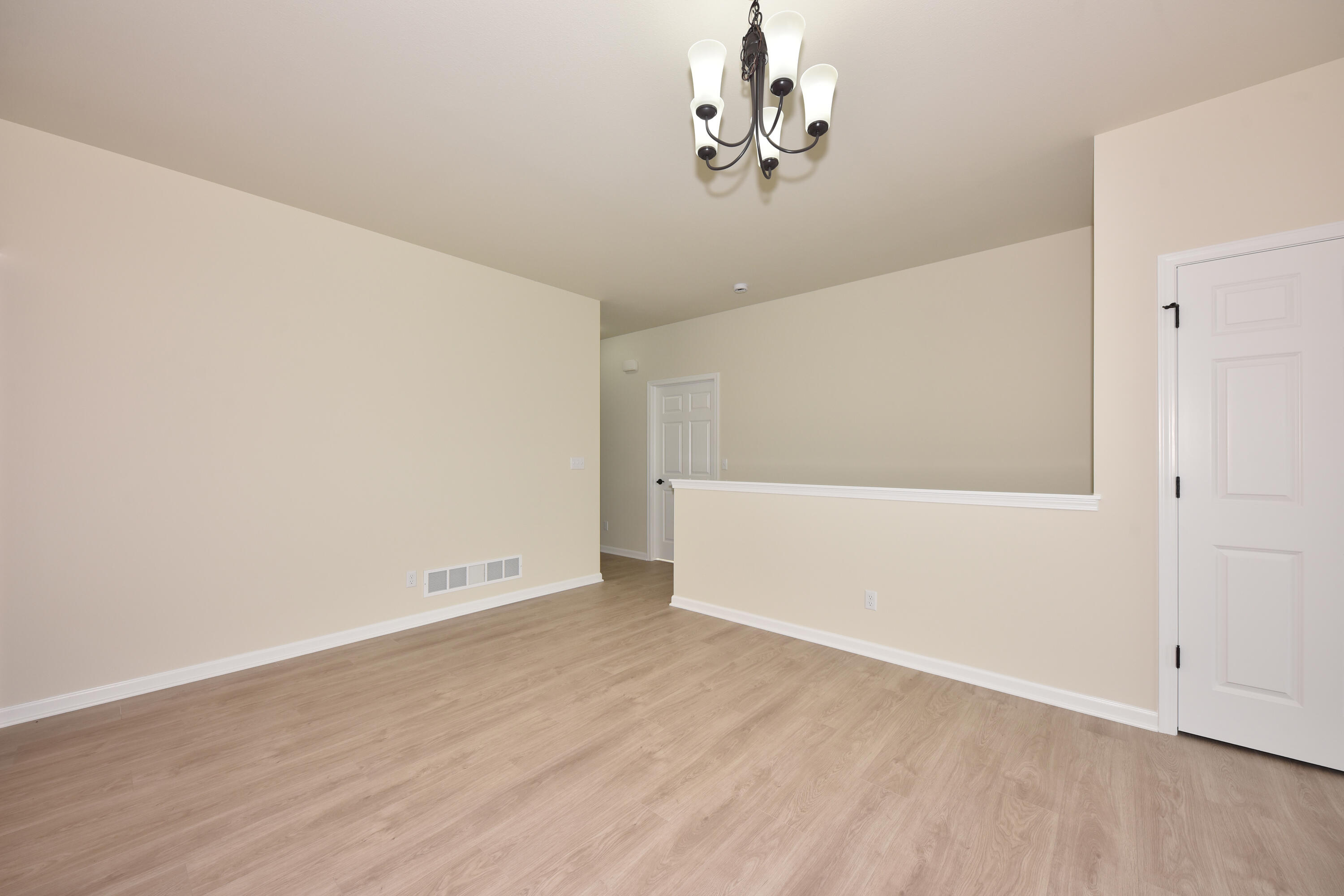 615 Hunter Oaks Boulevard, Unit B Watertown, WI 53094 - Photo 12 of 39 EUP_9315