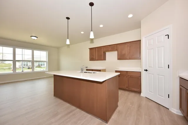 $369,900 | 615 Hunter Oaks Boulevard, Unit B, Watertown, WI 53094