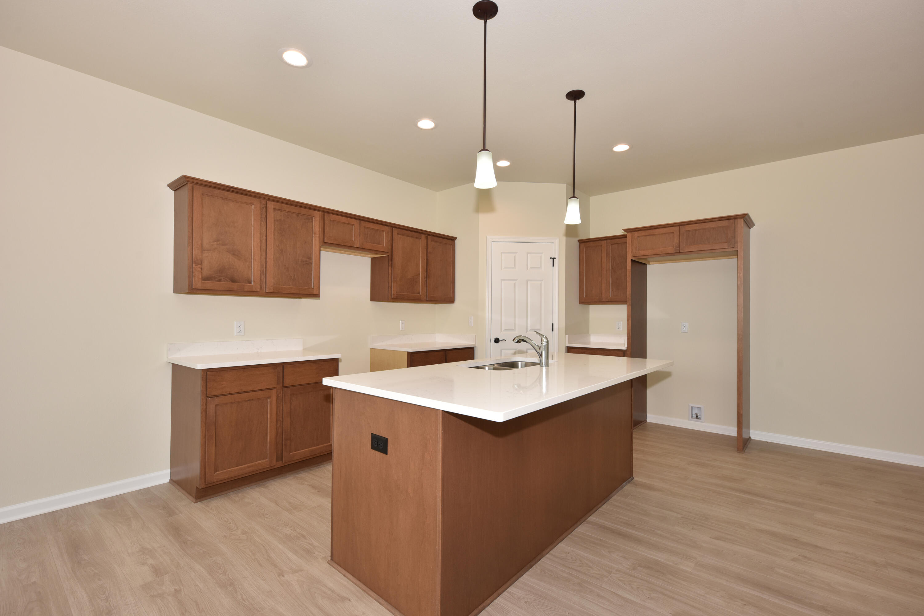 615 Hunter Oaks Boulevard, Unit B Watertown, WI 53094 - Photo 15 of 39 EUP_9318