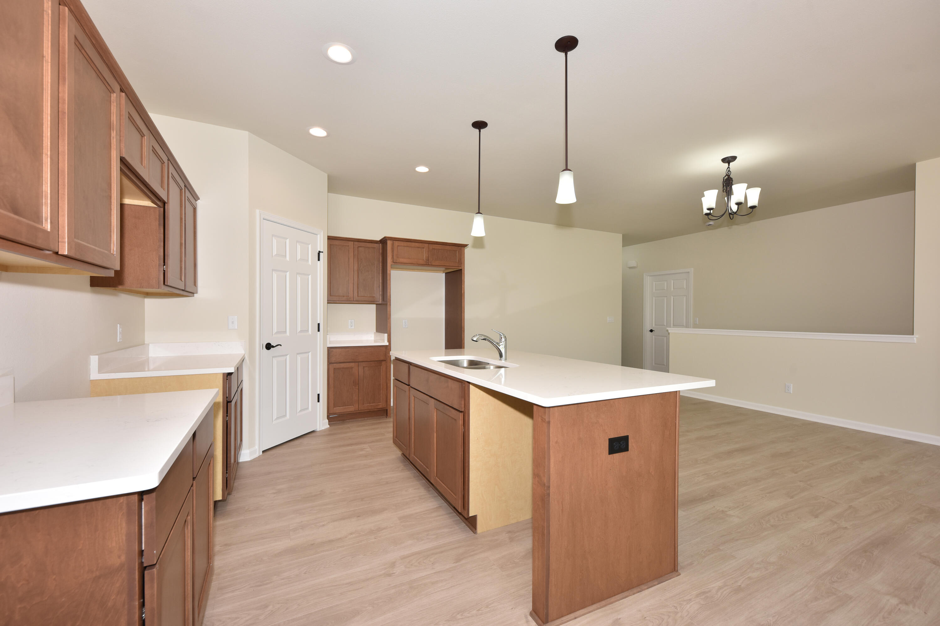 615 Hunter Oaks Boulevard, Unit B Watertown, WI 53094 - Photo 17 of 39 EUP_9321