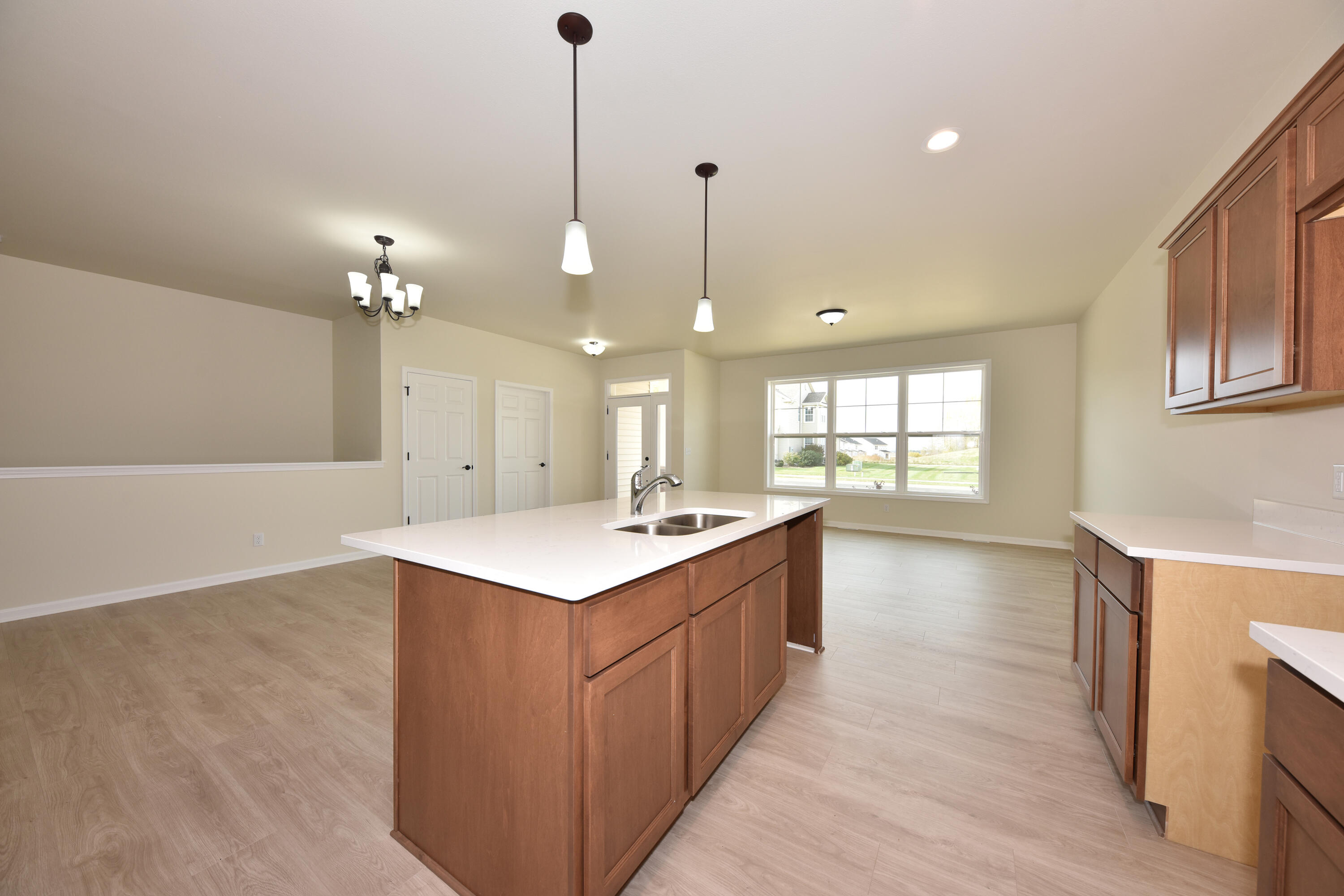 615 Hunter Oaks Boulevard, Unit B Watertown, WI 53094 - Photo 18 of 39 EUP_9322