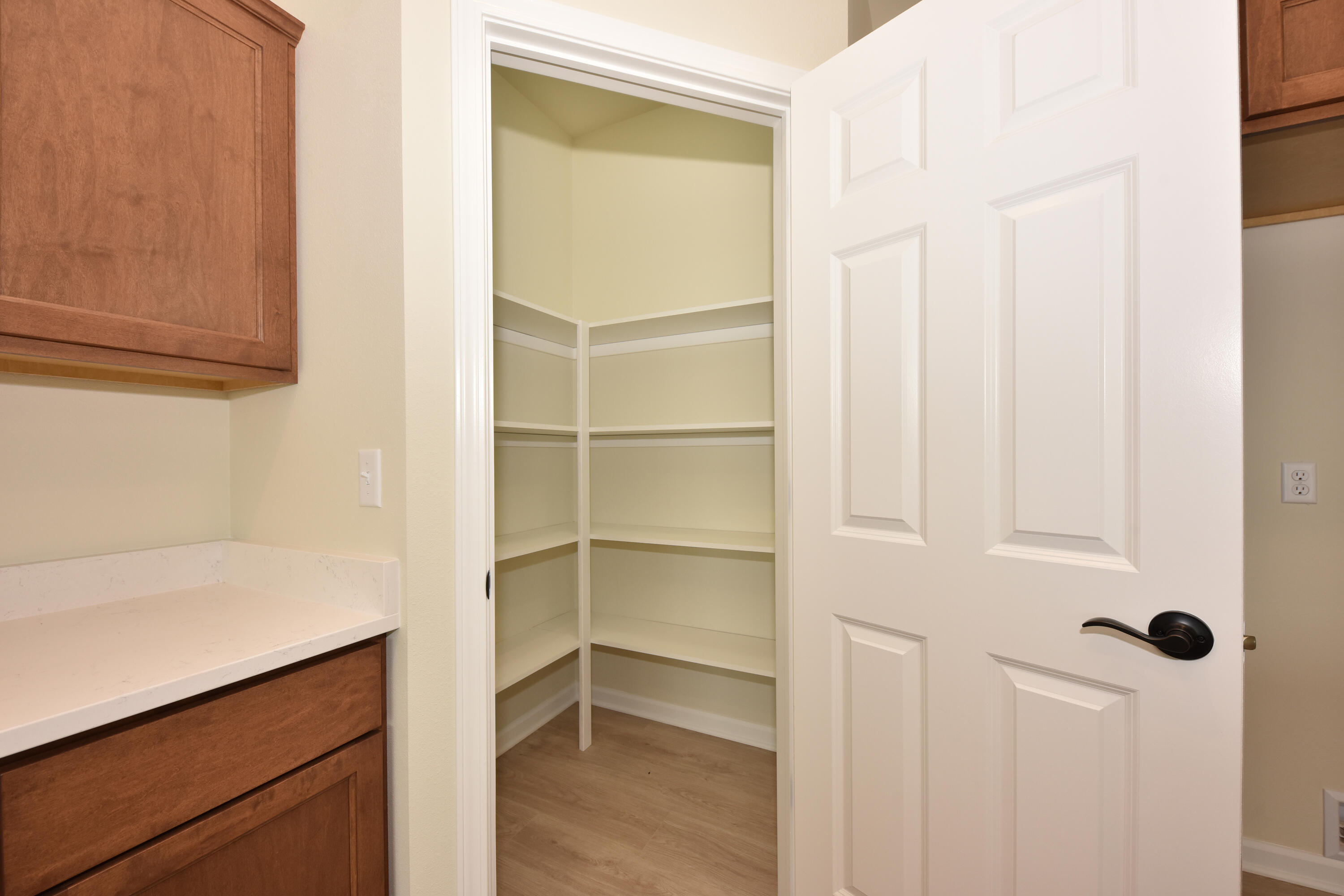 615 Hunter Oaks Boulevard, Unit B Watertown, WI 53094 - Photo 19 of 39 EUP_9323