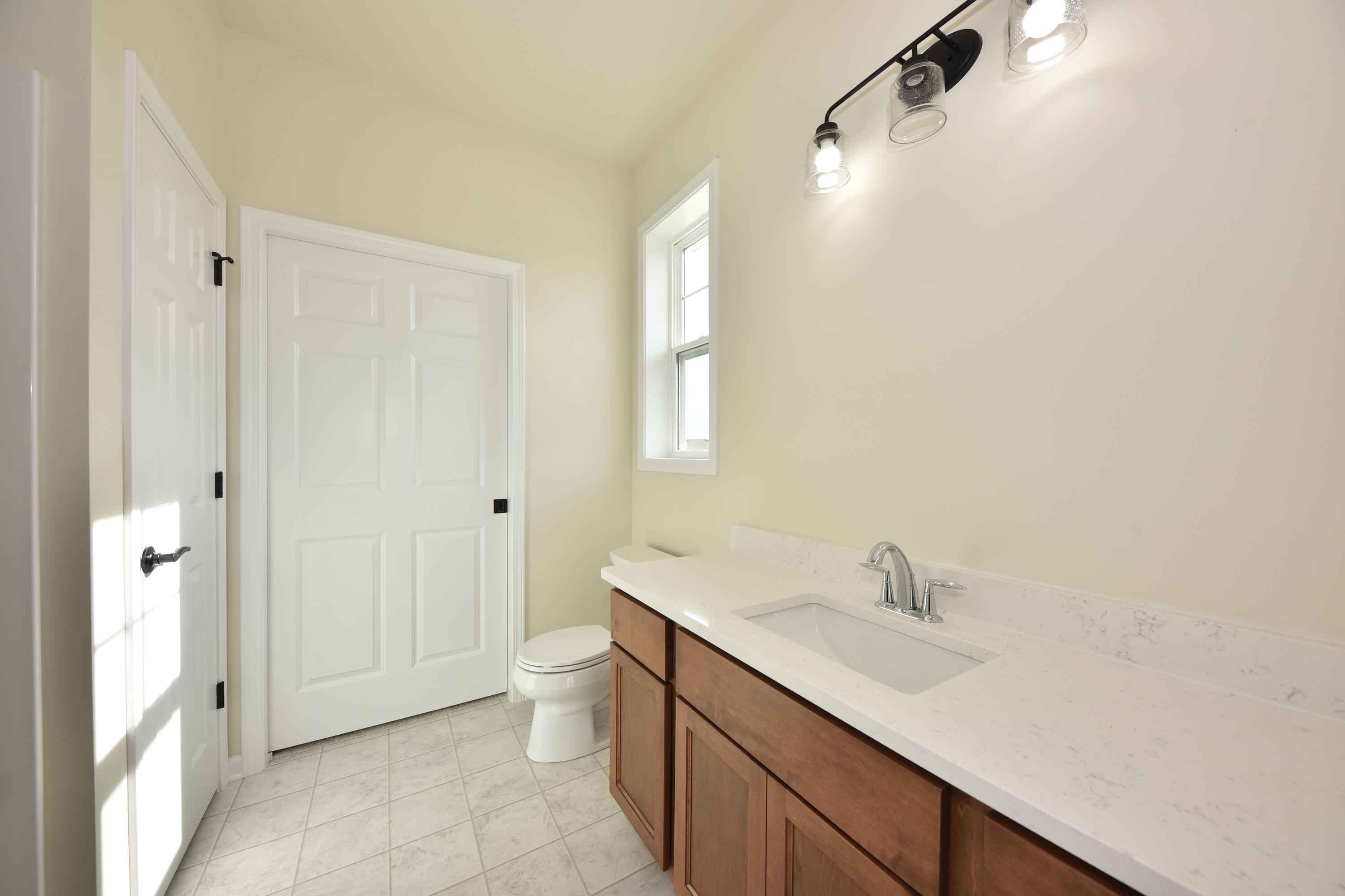 615 Hunter Oaks Boulevard, Unit B Watertown, WI 53094 - Photo 22 of 39 EUP_9331