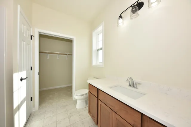 $369,900 | 615 Hunter Oaks Boulevard, Unit B, Watertown, WI 53094