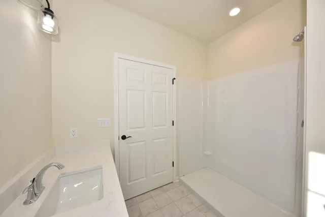 $369,900 | 615 Hunter Oaks Boulevard, Unit B, Watertown, WI 53094