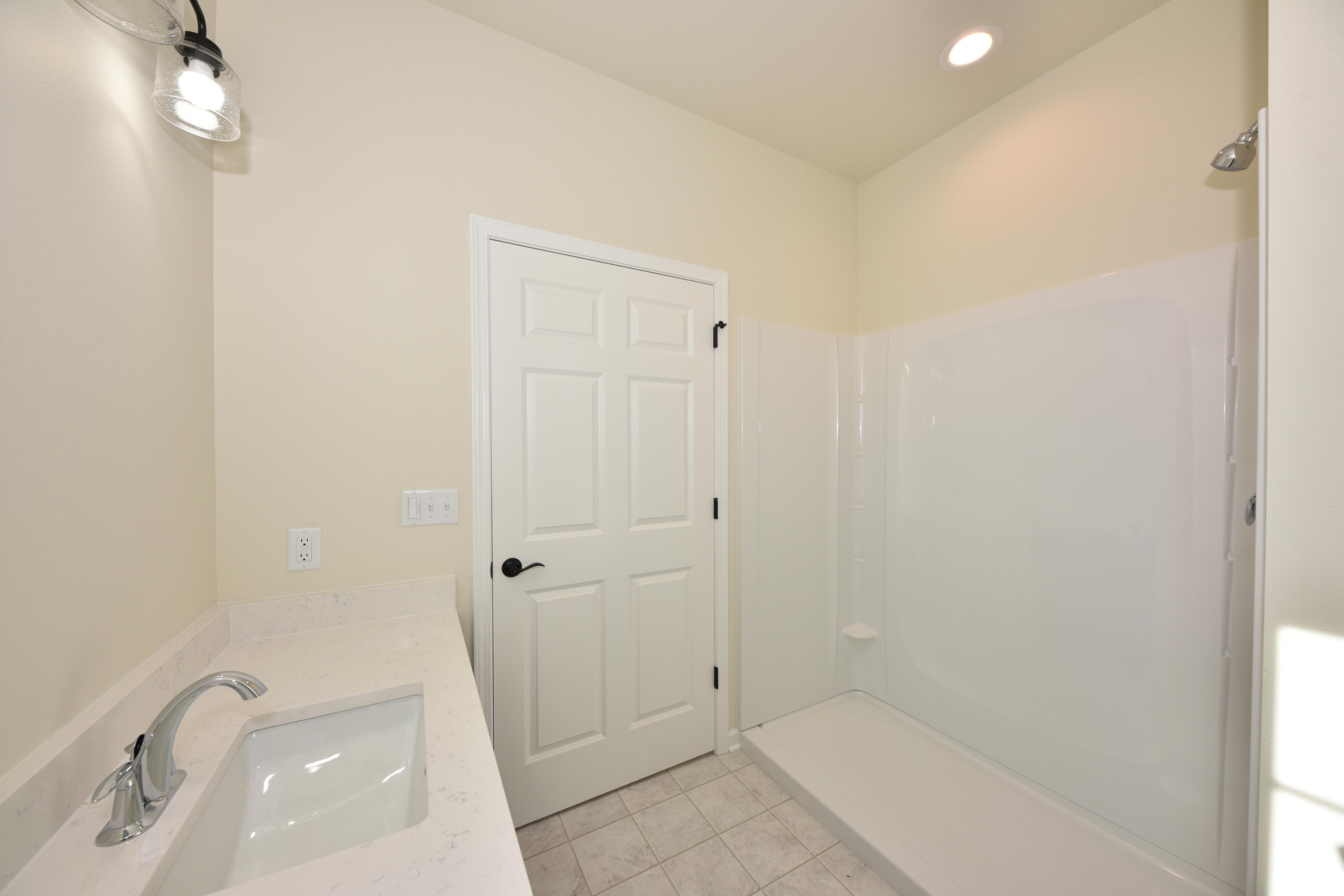 615 Hunter Oaks Boulevard, Unit B Watertown, WI 53094 - Photo 24 of 39 EUP_9333