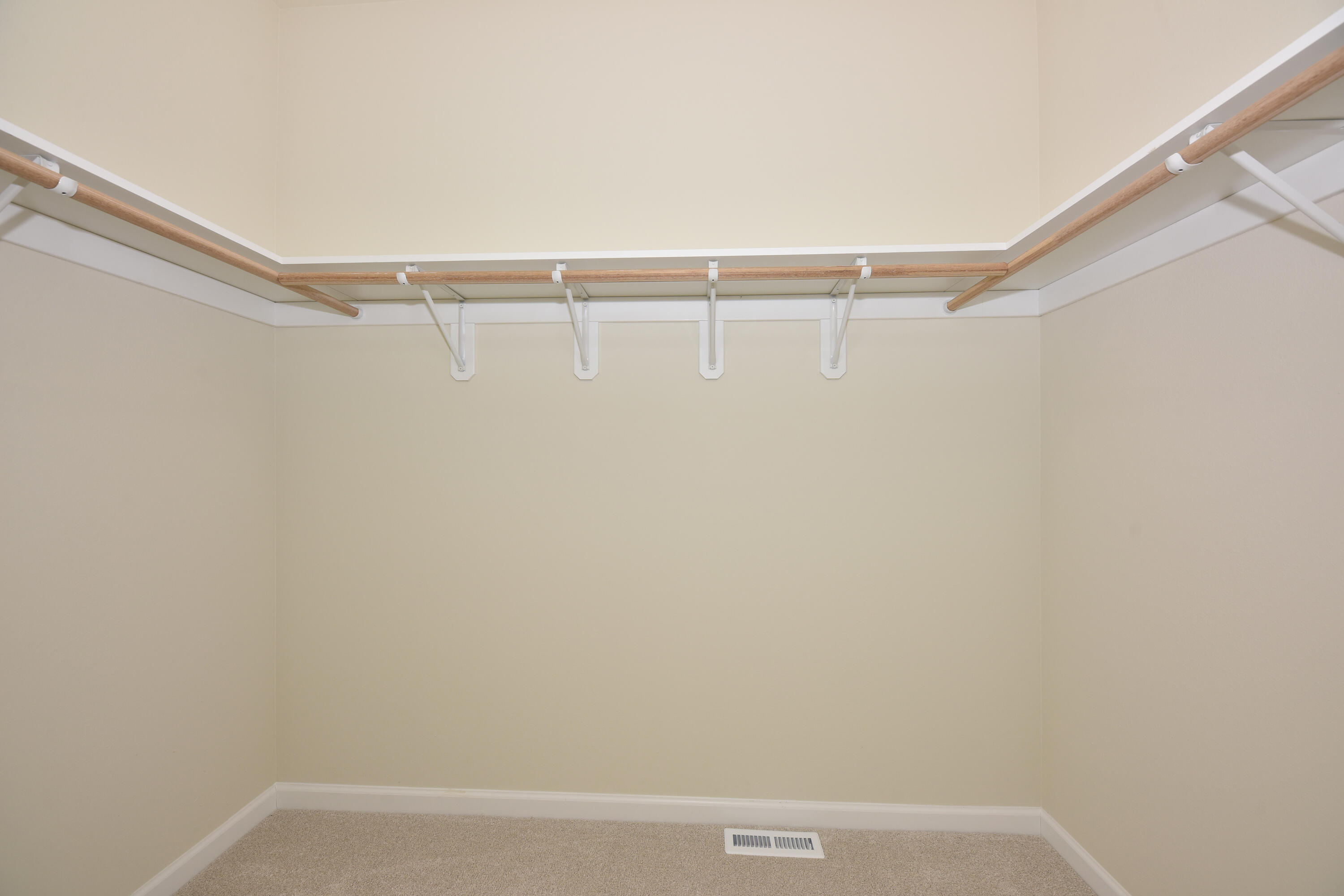 615 Hunter Oaks Boulevard, Unit B Watertown, WI 53094 - Photo 25 of 39 EUP_9334