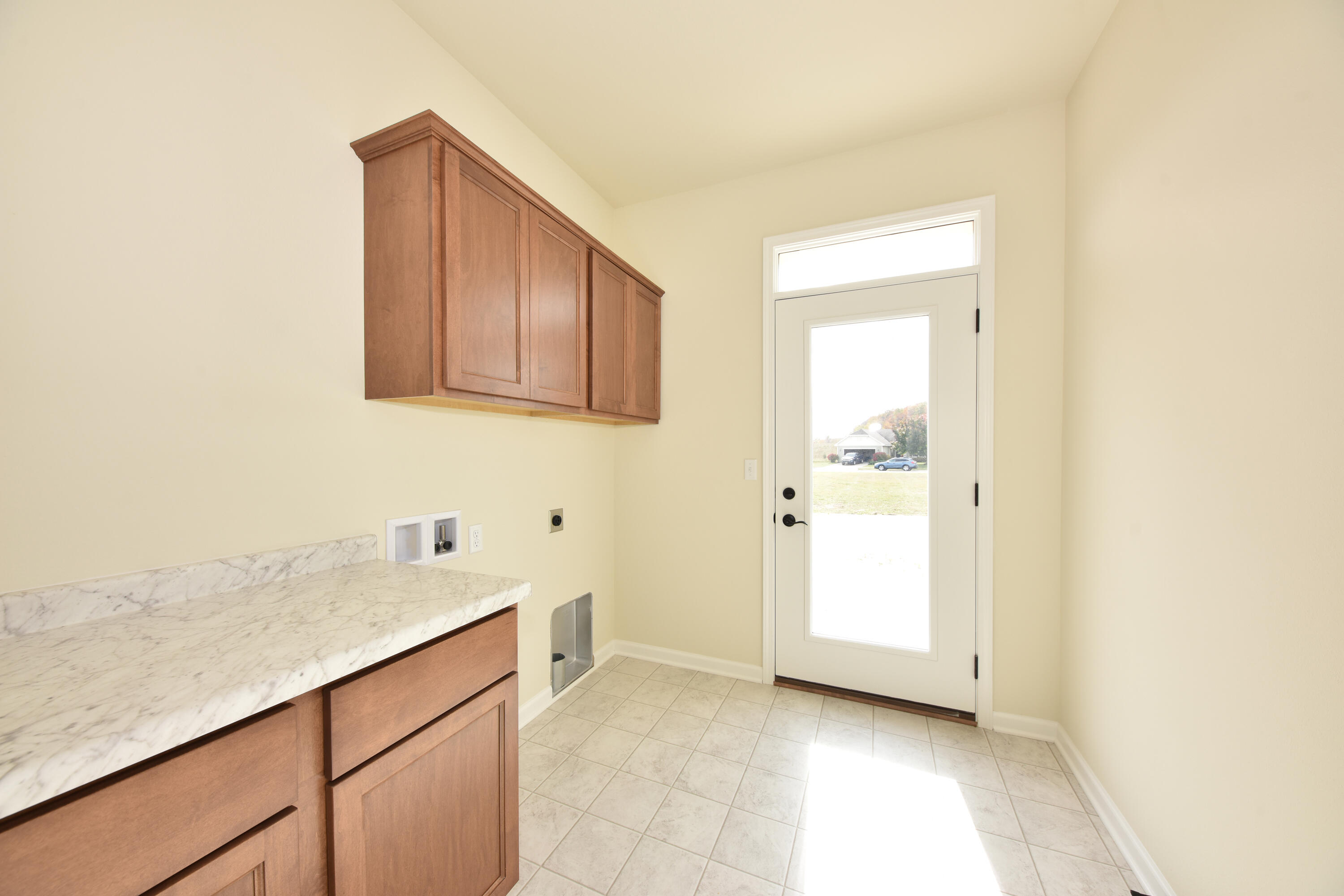 615 Hunter Oaks Boulevard, Unit B Watertown, WI 53094 - Photo 26 of 39 EUP_9337