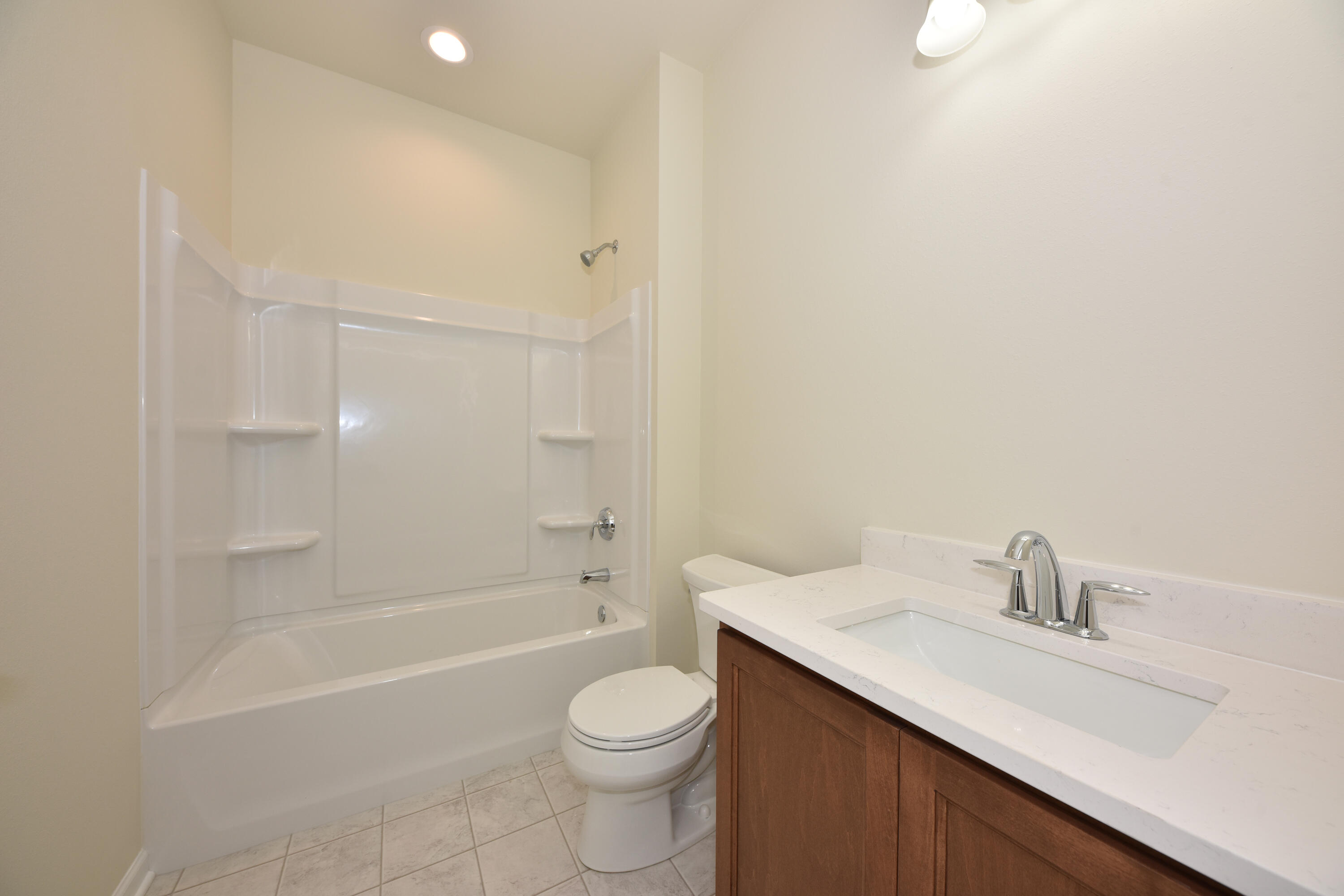 615 Hunter Oaks Boulevard, Unit B Watertown, WI 53094 - Photo 27 of 39 EUP_9338