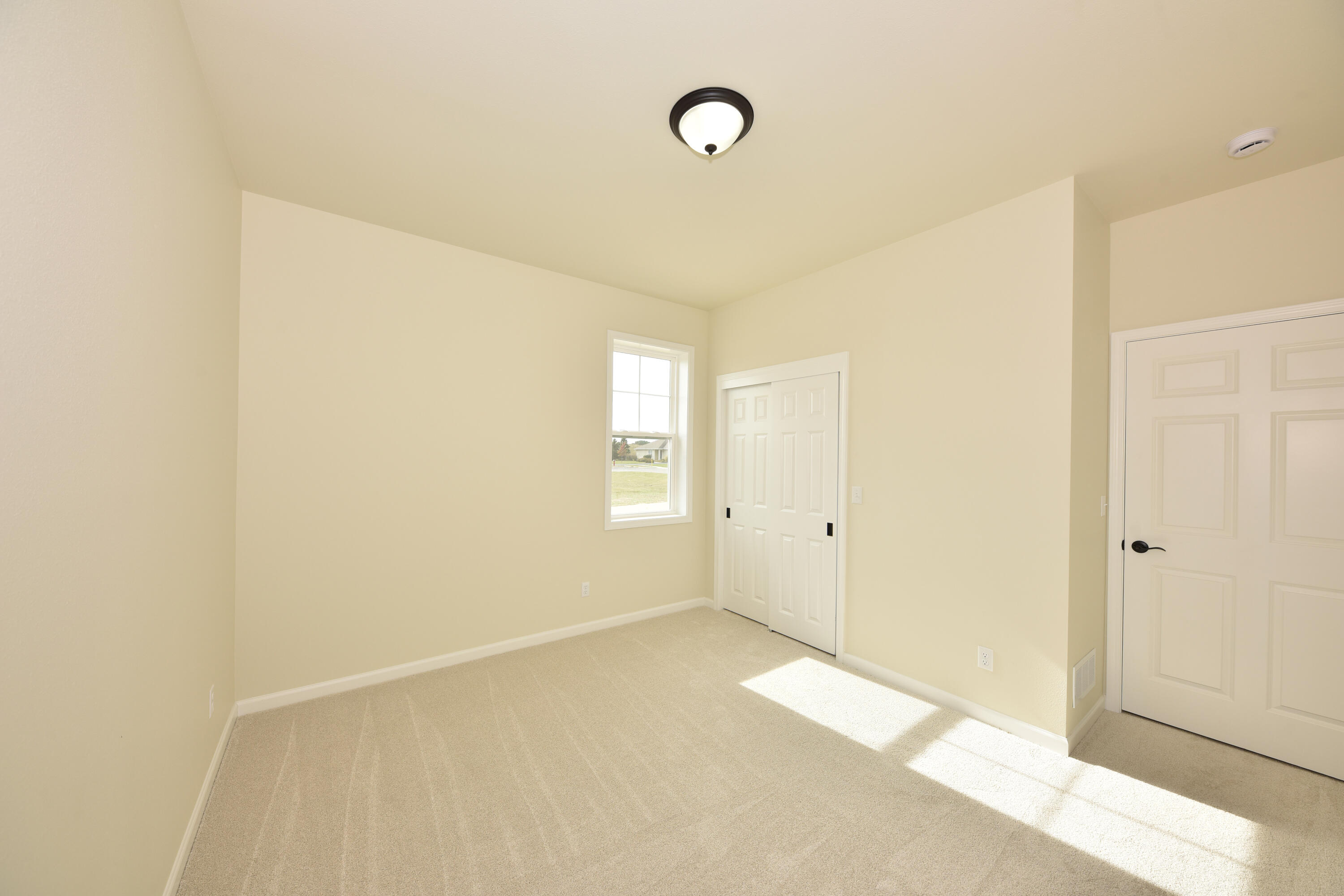 615 Hunter Oaks Boulevard, Unit B Watertown, WI 53094 - Photo 29 of 39 EUP_9340