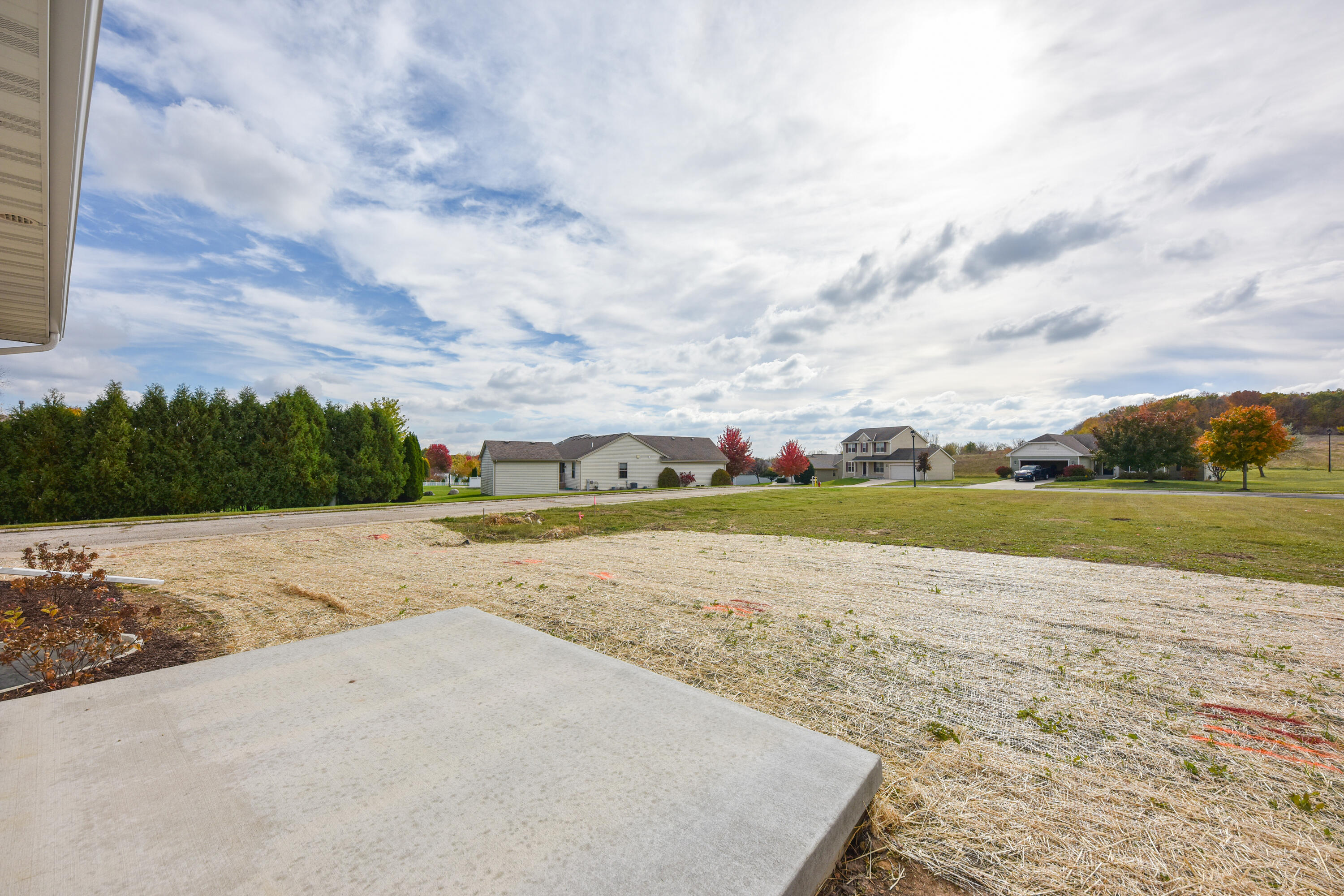 615 Hunter Oaks Boulevard, Unit B Watertown, WI 53094 - Photo 36 of 39 EUP_9306-2