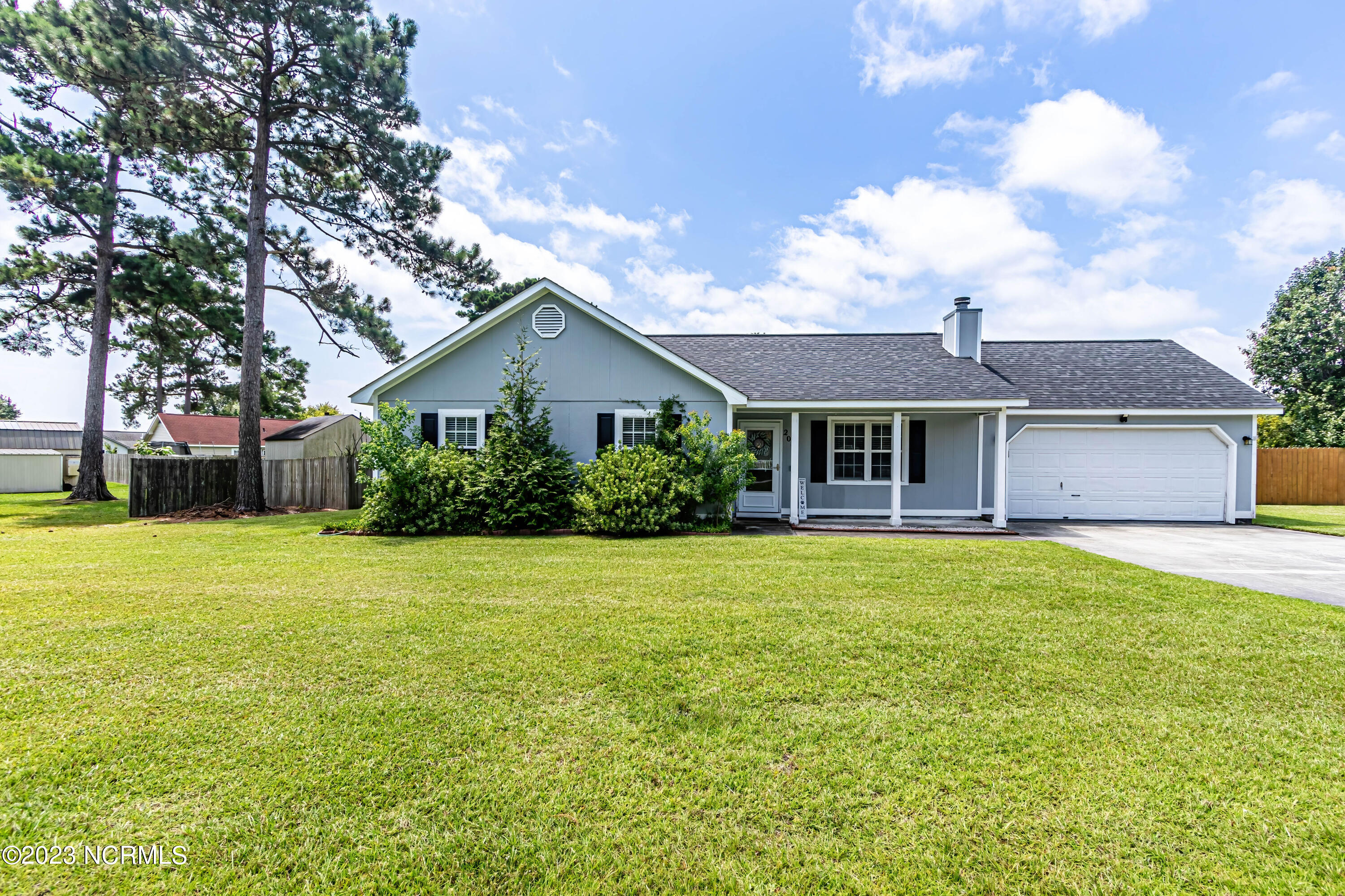 208 Parnell Road Hubert, NC 28539 - Photo 2 of 54 Front