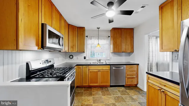 $398,000 | 147 Spruceglen Drive, Newark, DE 19711