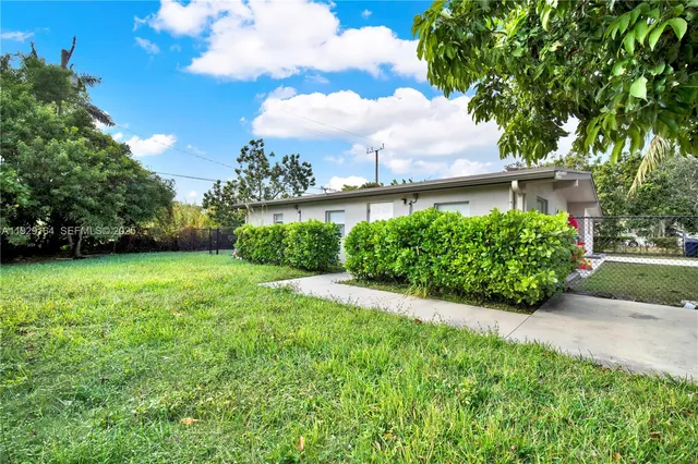 $1,200 | 14310 Southwest 271st Terrace, Homestead, FL 33032