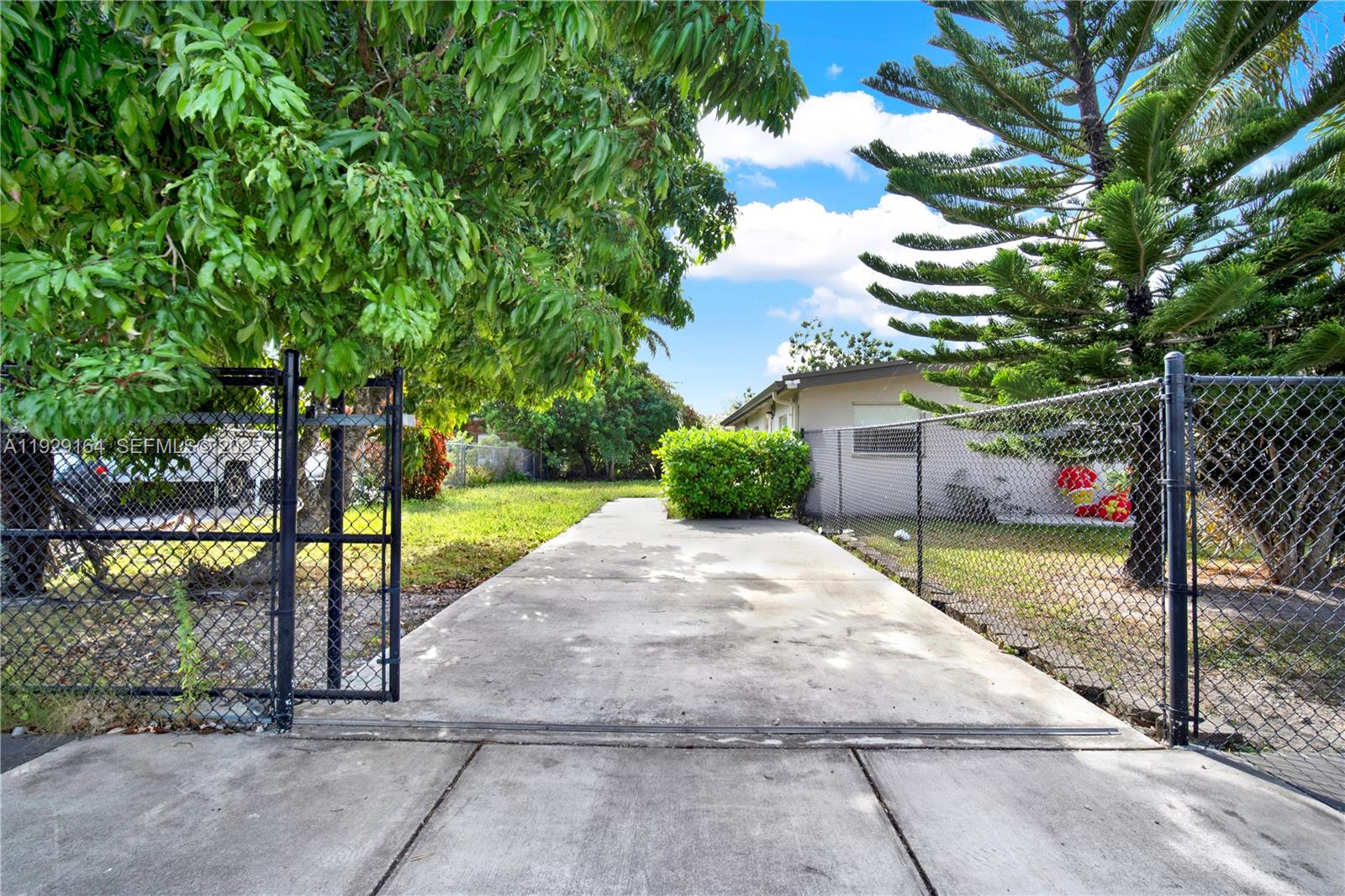 14310 Southwest 271st Terrace Homestead, FL 33032 - Photo 2 of 13