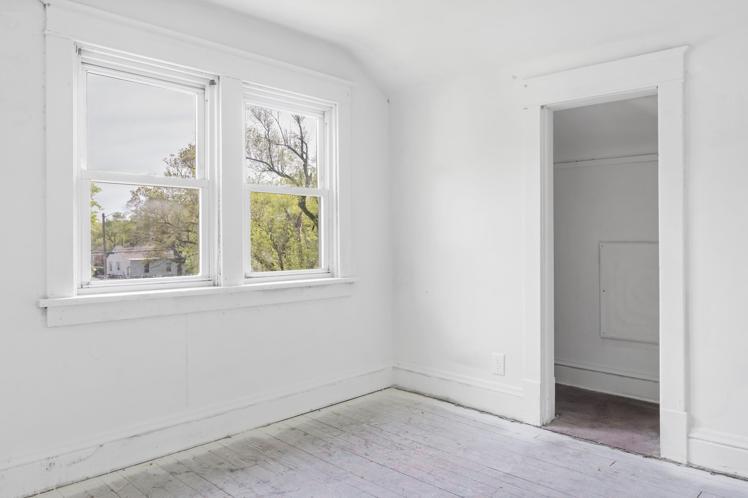 605 Mount Street Gary, IN 46406 - Photo 12 of 23 an empty room with a window