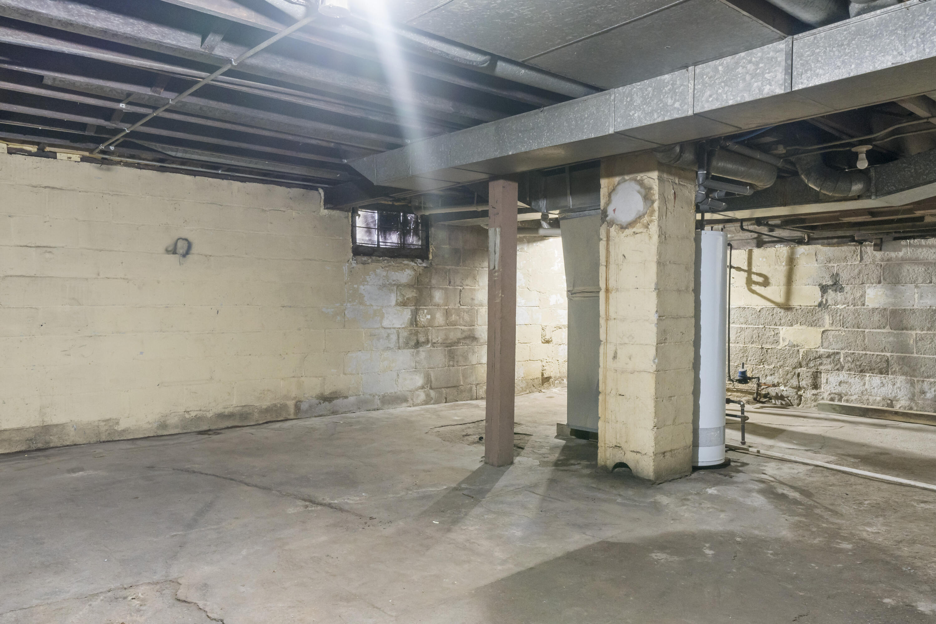 605 Mount Street Gary, IN 46406 - Photo 18 of 23 a view of a garage