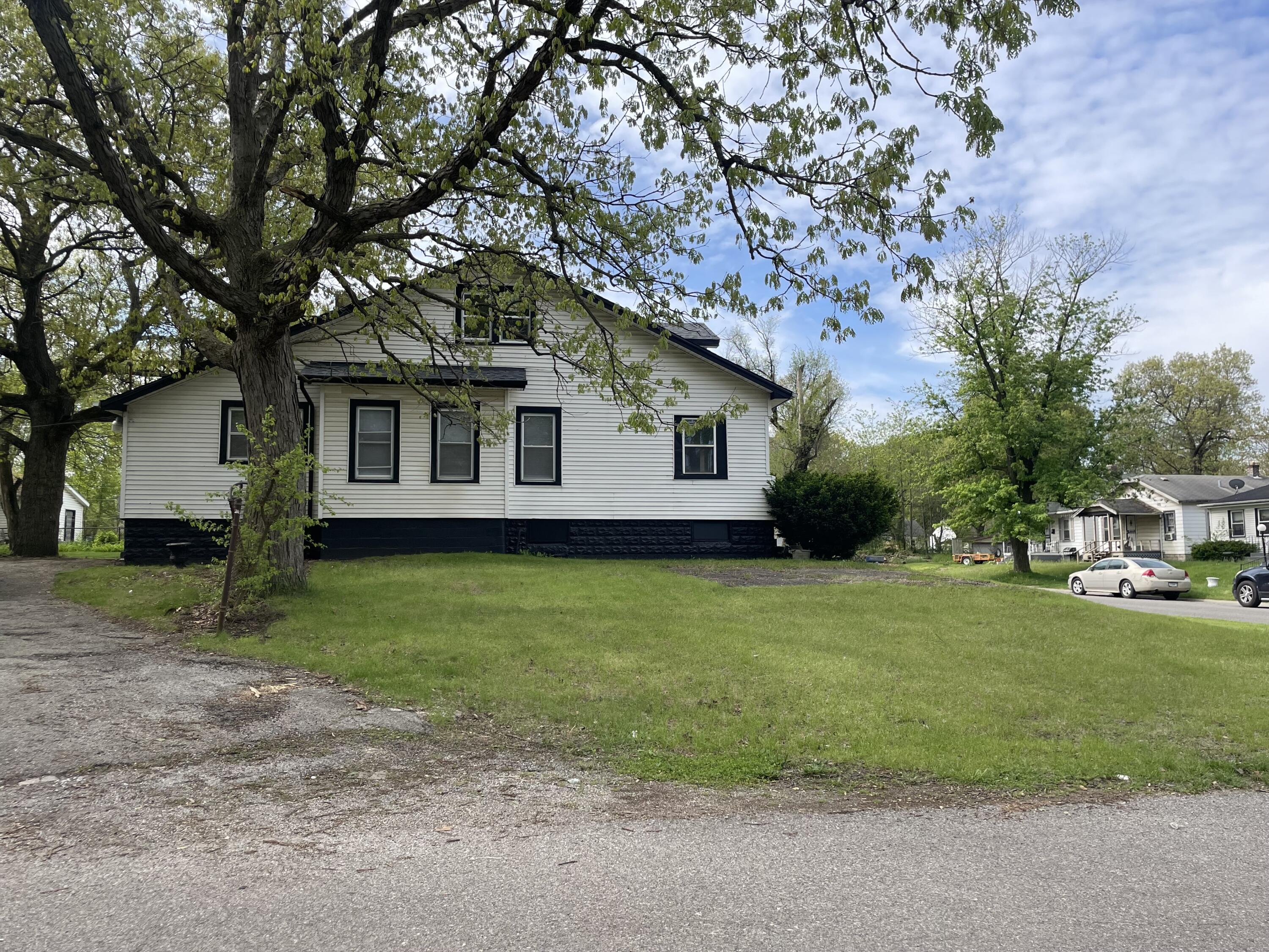 605 Mount Street Gary, IN 46406 - Photo 21 of 23 a front view of a house with a garden