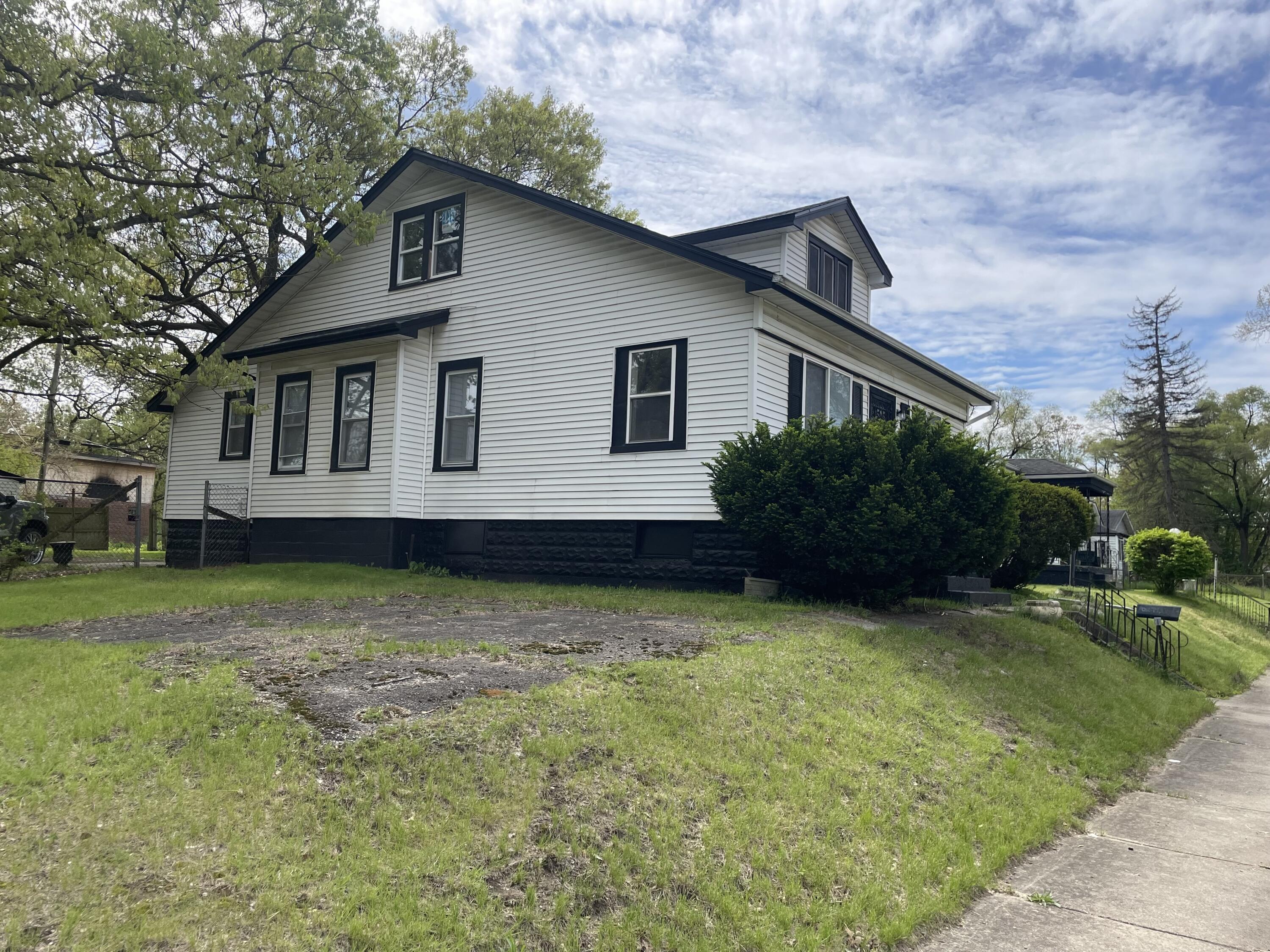 605 Mount Street Gary, IN 46406 - Photo 3 of 23