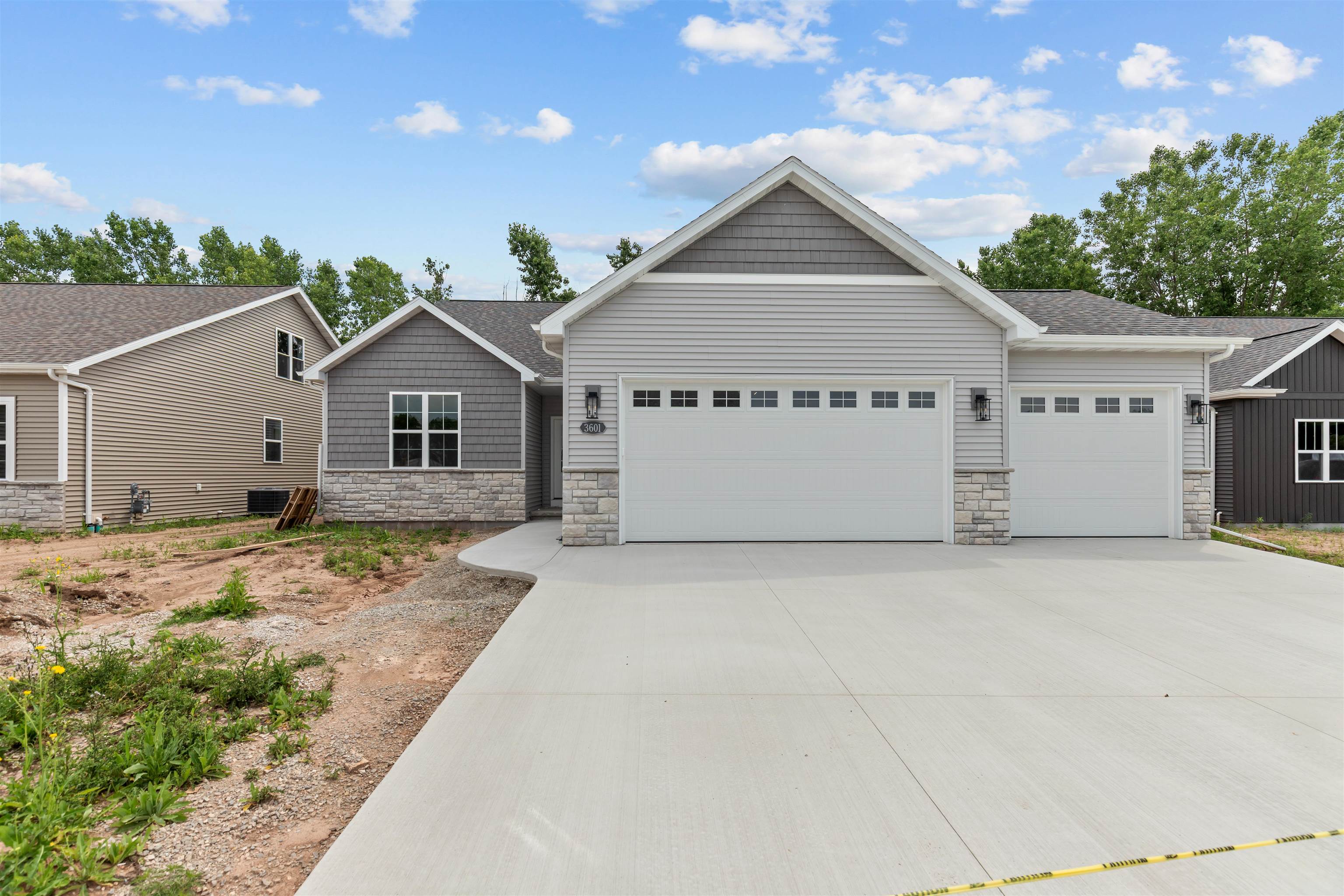 3601 Gladiolus Place Appleton, WI 54913 - Photo 2 of 37