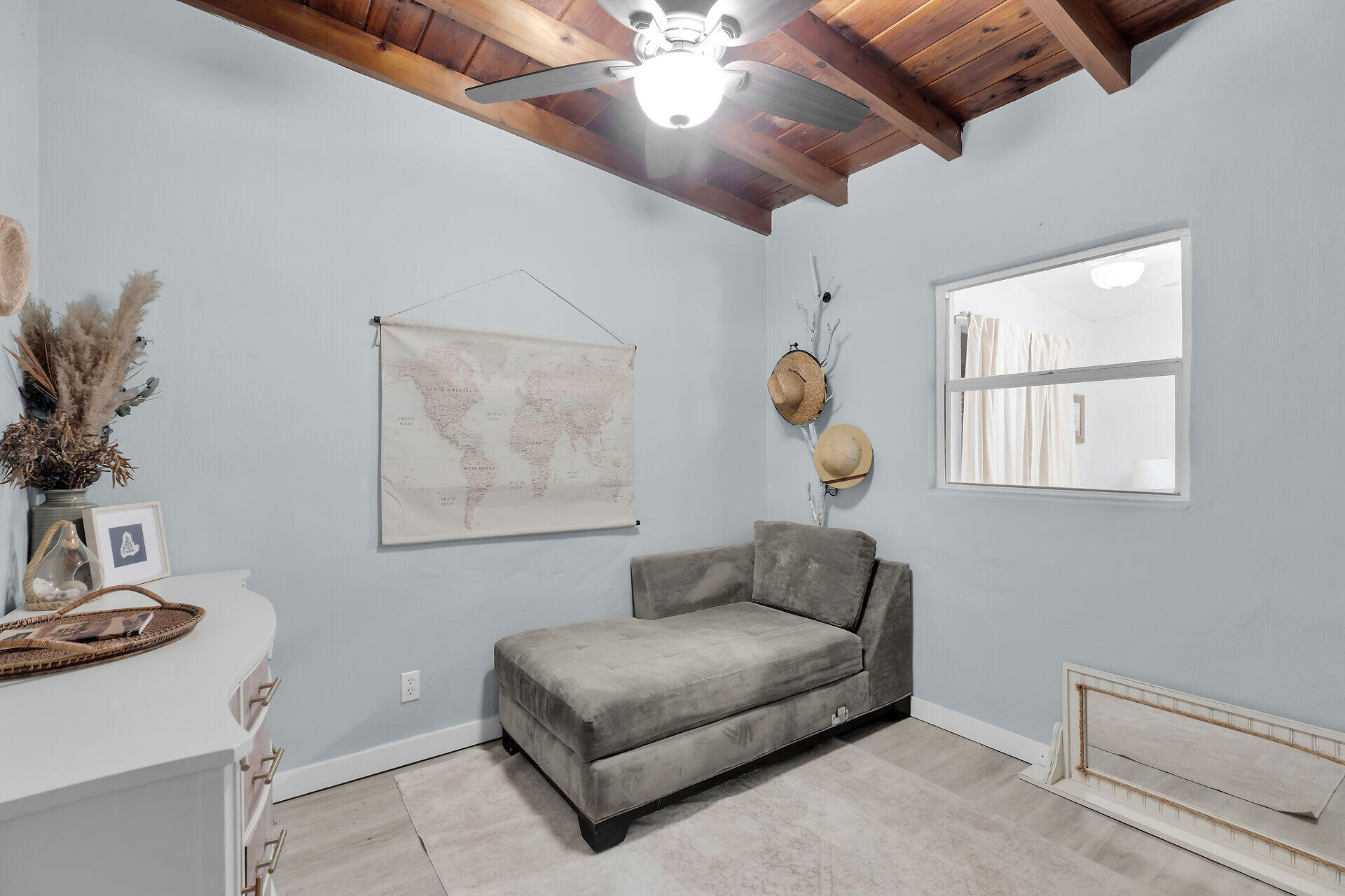 10 Dolphin Road Key Largo, FL 33037 - Photo 27 of 55 a living room with furniture and a window