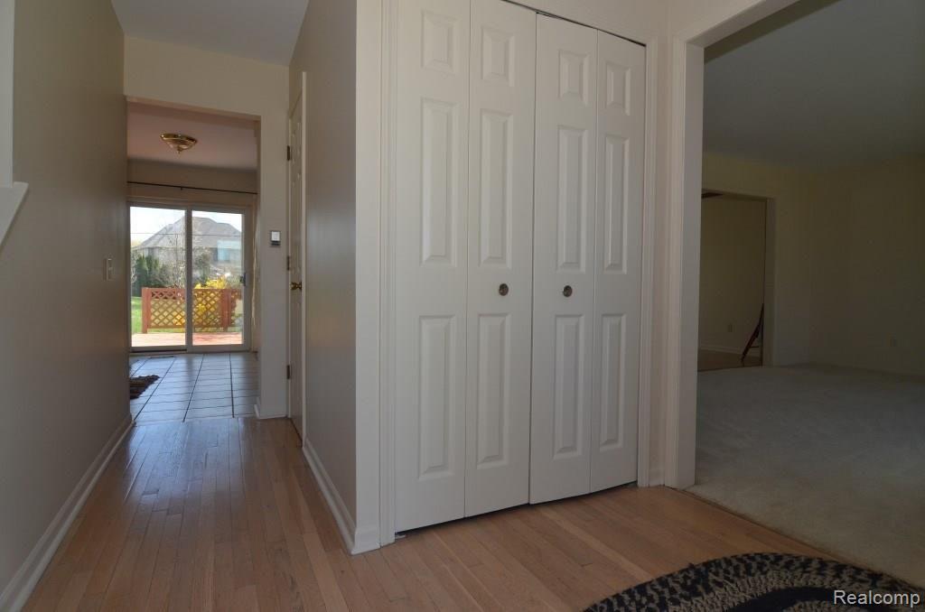 1668 Ridgecrest Rochester Hills, MI 48306 - Photo 9 of 31