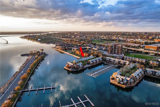 $915,000 | 300 Rivermist Drive, Buffalo, NY 14202