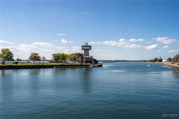 $850,000 | 300 Rivermist Drive, Buffalo, NY 14202