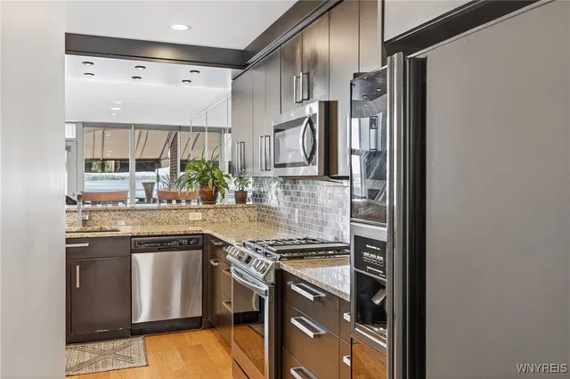 $915,000 | 300 Rivermist Drive, Buffalo, NY 14202