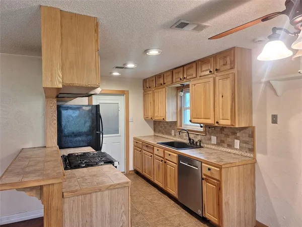 $2,200 | 209 Hudson Street, Crowley, TX 76036