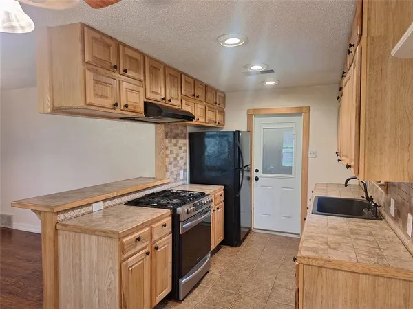 $2,200 | 209 Hudson Street, Crowley, TX 76036