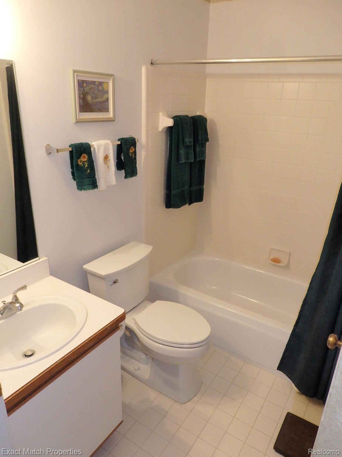 240 Pine Tree Ridge, Unit 4 Waterford, MI 48327 - Photo 36 of 37 Main bathroom with ceramic tile, tub & shower