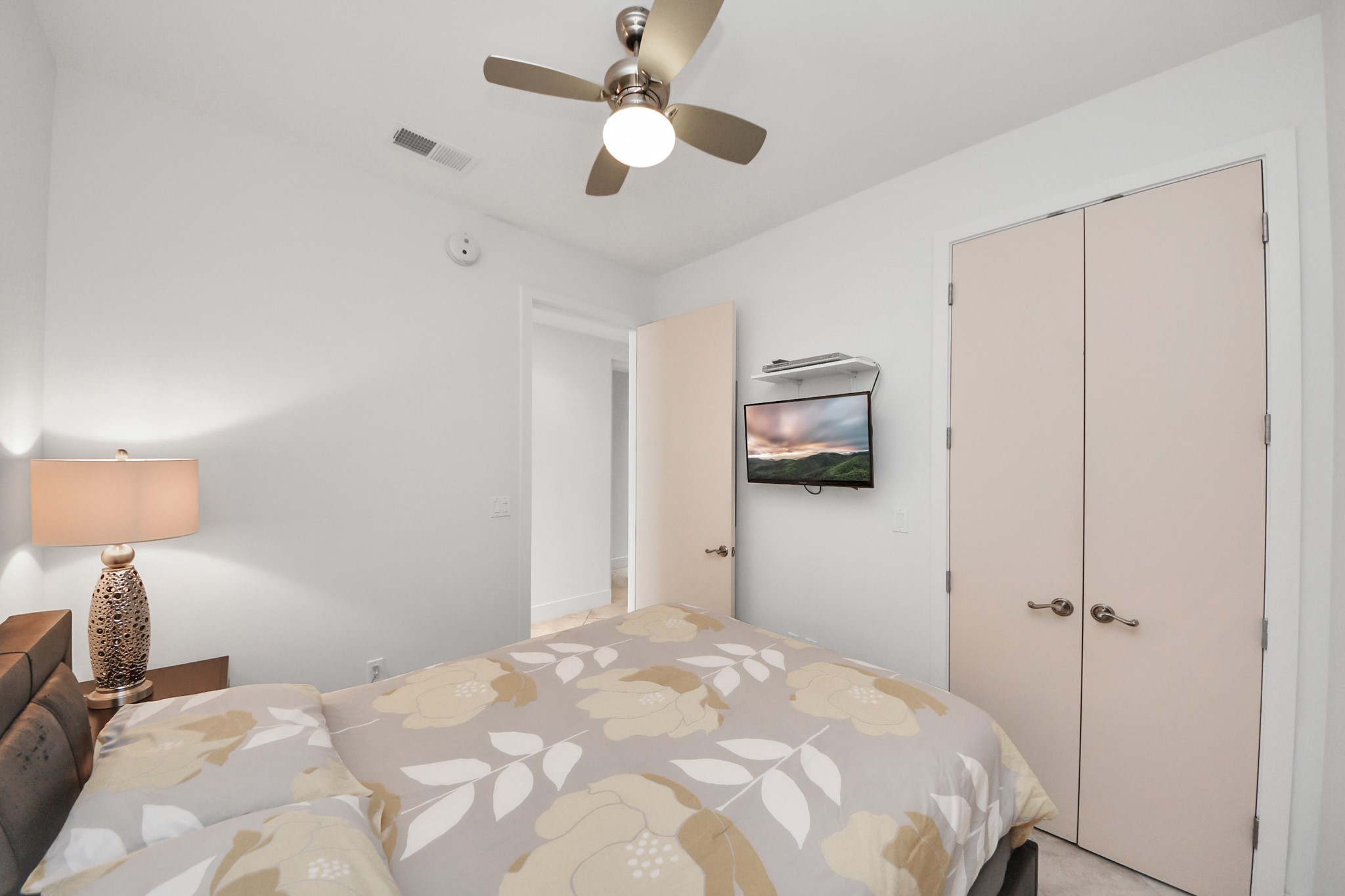 10327 Termini-San Luis Pass Road, Unit 617 Galveston, TX 77554 - Photo 32 of 50 a bedroom with a bed and a lamp