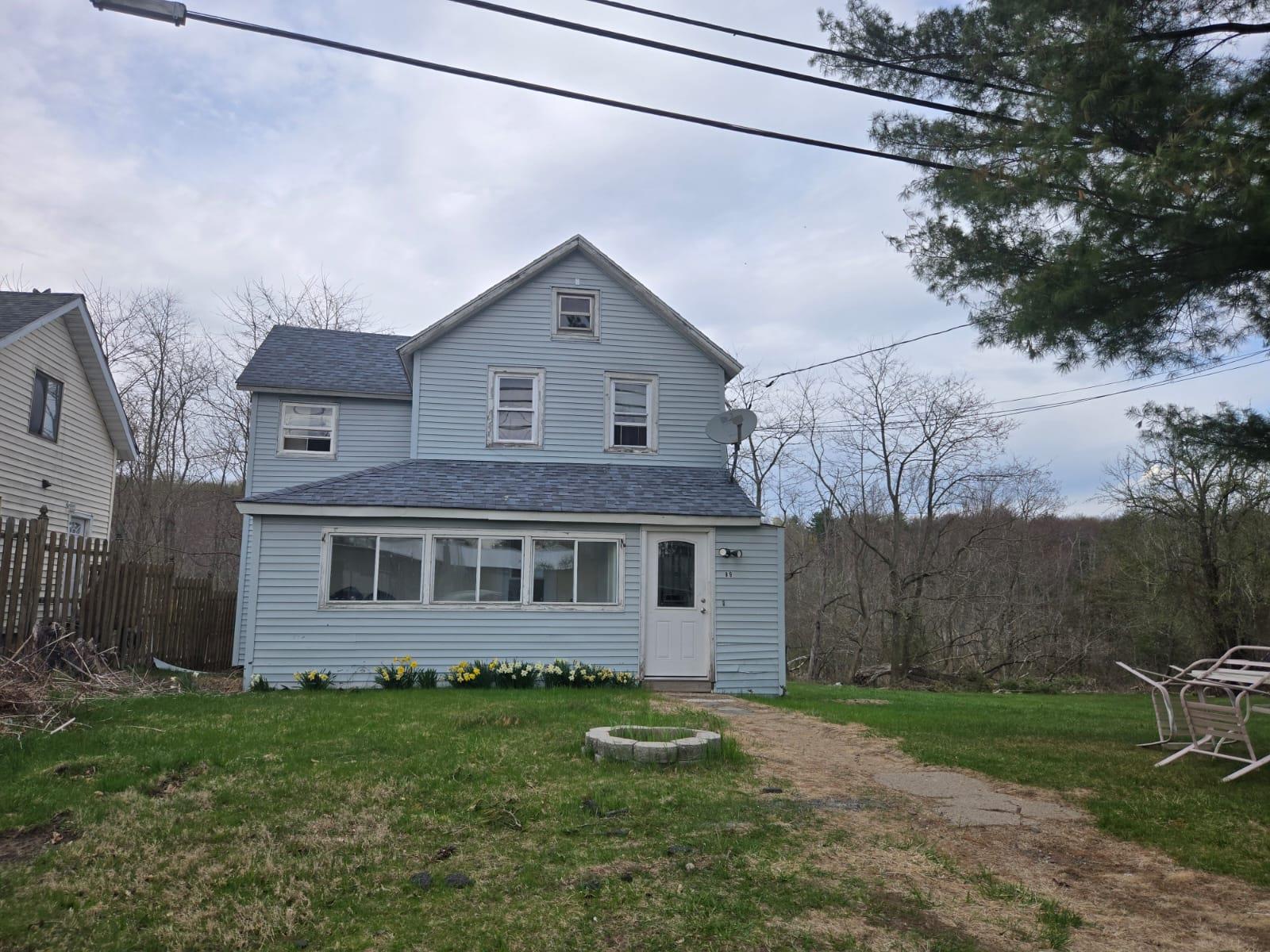 a view of a house with a yard