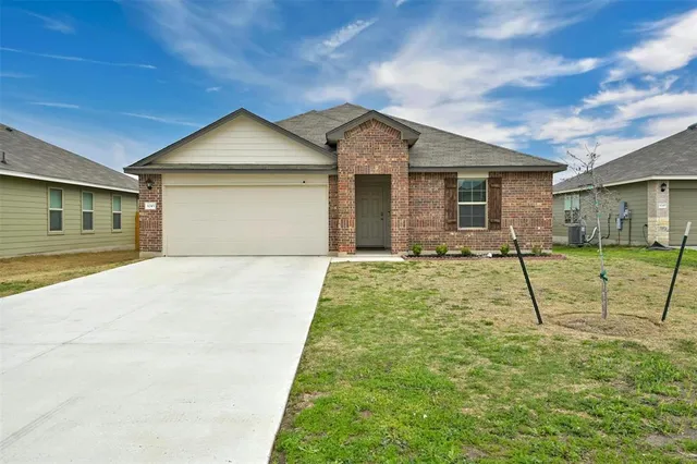 $1,725 | 1045 Taggart Trail, Jarrell, TX 76537
