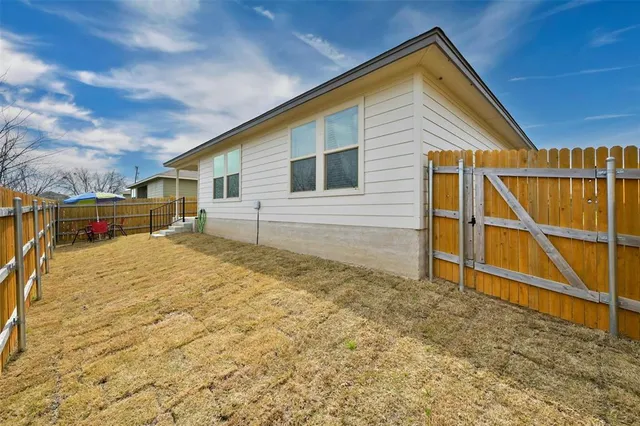 $1,725 | 1045 Taggart Trail, Jarrell, TX 76537